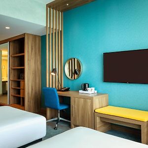 Aloft Twin Room including Shopping Malls Shuttle Service F&B Spa & Abra Boat Tour